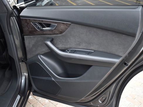 Used 2019 Audi Q8 Prestige w/ Luxury Package image 43
