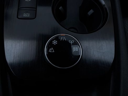 Used 2025 Nissan Rogue SV AWD/4WD image 25