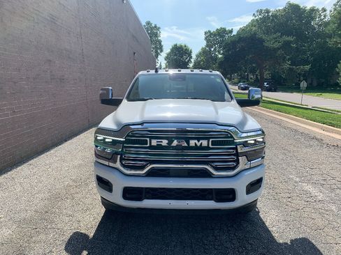 Used 2026 RAM 2500 Laramie AWD/4WD image 9