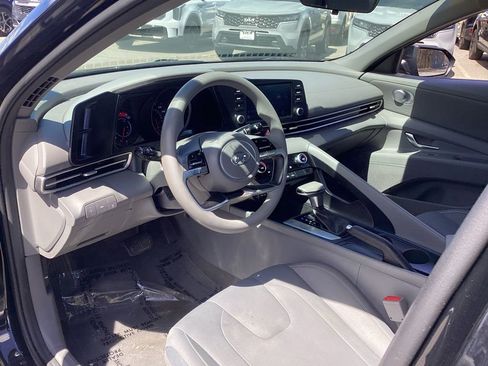 Used 2023 Hyundai Elantra SEL FWD image 12