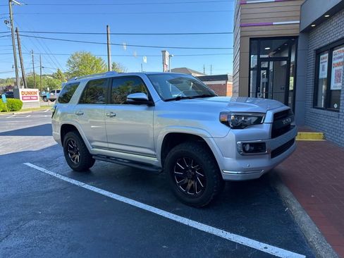 Used 2018 Toyota 4Runner Limited image 2