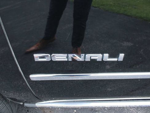 Used 2017 GMC Yukon Denali w/ Open Road Package AWD/4WD image 6