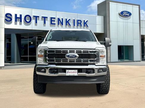 Used 2024 Ford F250 4x4 Crew Cab Super Duty image 2
