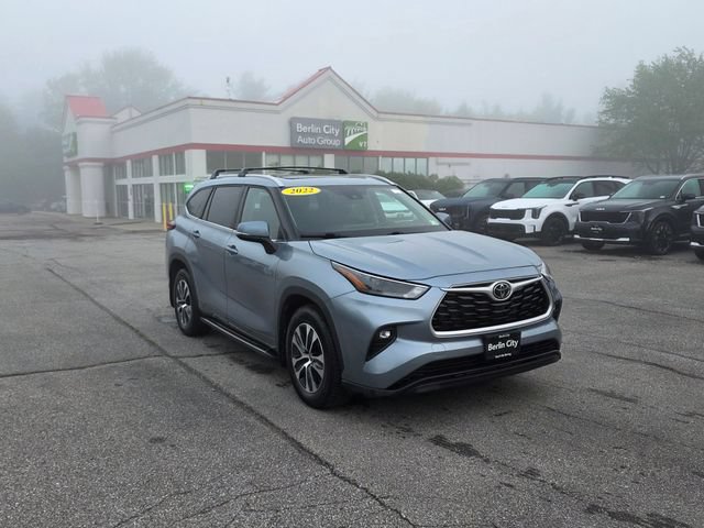 Used 2022 Toyota Highlander XLE AWD/4WD image 33