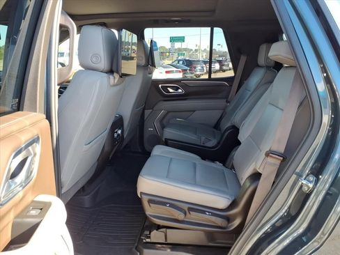 Used 2021 GMC Yukon SLT w/ SLT Luxury Plus Package image 6