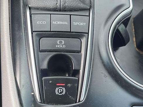 Used 2020 Toyota Camry XSE FWD image 29