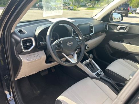 Used 2020 Hyundai Venue SEL w/ Convenience Package FWD image 17