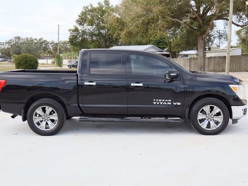 Used 2018 Nissan Titan SV w/ SV Convenience Package image 9