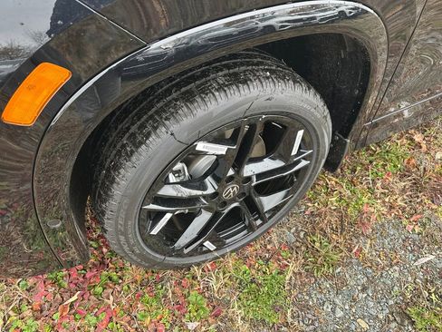 New 2026 Volkswagen Tiguan SE R-Line image 2