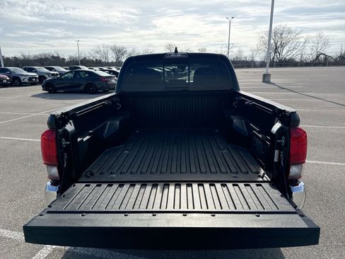 Certified 2020 Toyota Tacoma SR5 image 27