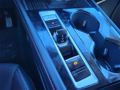 Used 2025 Volkswagen Atlas SE image 25