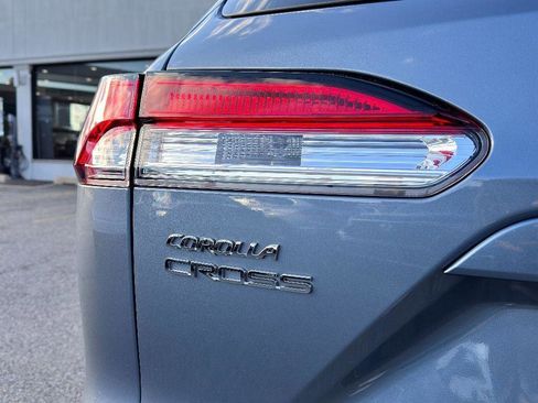 Used 2024 Toyota Corolla Cross LE w/ Moonroof Package image 7