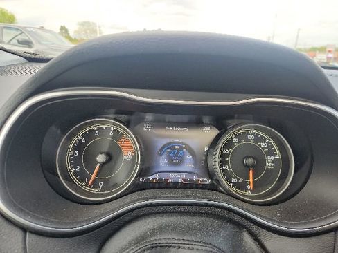 Used 2022 Jeep Cherokee Limited AWD/4WD image 10