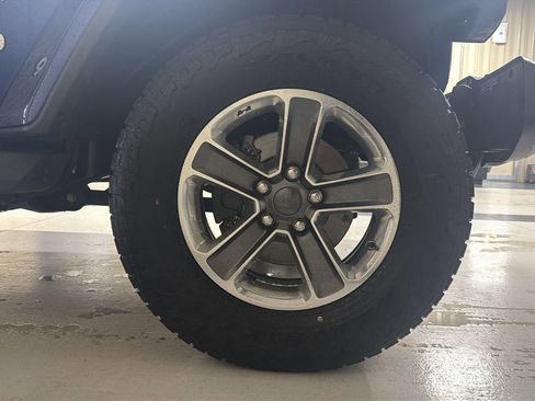 Used 2019 Jeep Wrangler Unlimited Sahara w/ Cold Weather Group image 33