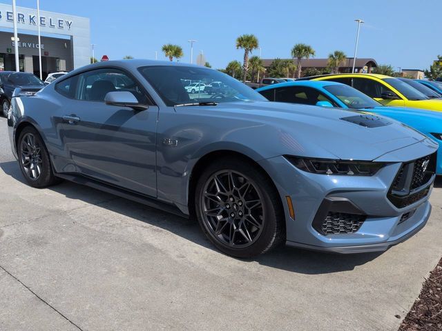 Used 2025 Ford Mustang GT Premium w/ GT Performance Package RWD image 2