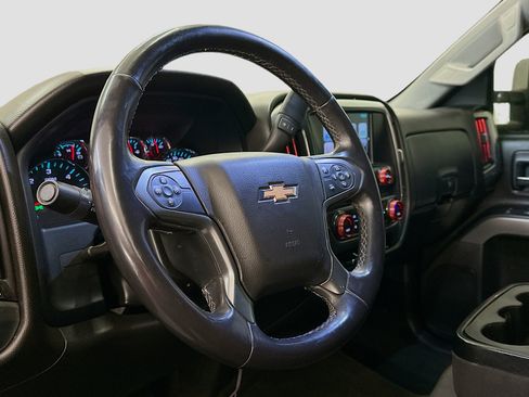 Used 2018 Chevrolet Silverado 1500 LT w/ LT Convenience Package image 18