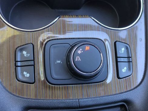 Used 2023 GMC Acadia SLE w/ Driver Convenience Package image 18