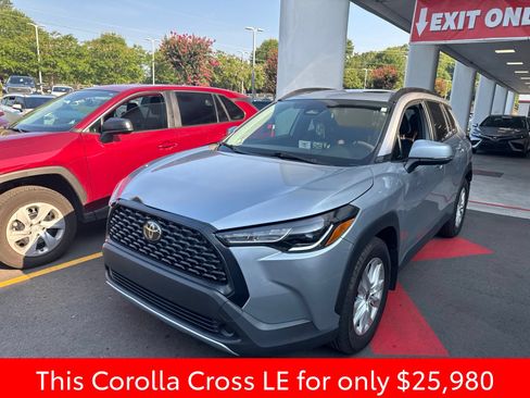 Used 2023 Toyota Corolla Cross LE w/ Moonroof Package FWD image 11