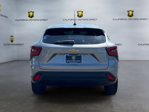 Used 2025 Chevrolet Trax LS w/ LS Convenience Package FWD image 4