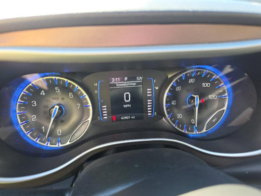 Used 2023 Chrysler Voyager LX FWD image 7
