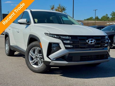 Used 2026 Hyundai Tucson SE FWD image 1
