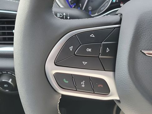 New 2026 Chrysler Pacifica Limited image 36