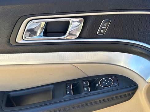 Used 2017 Ford Explorer XLT w/ Equipment Group 202A image 16