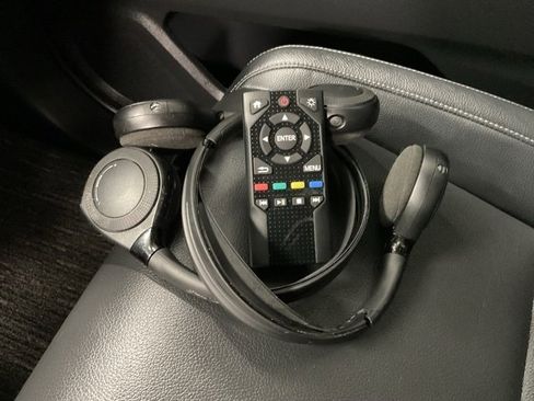 Certified 2024 Honda Odyssey Touring image 17