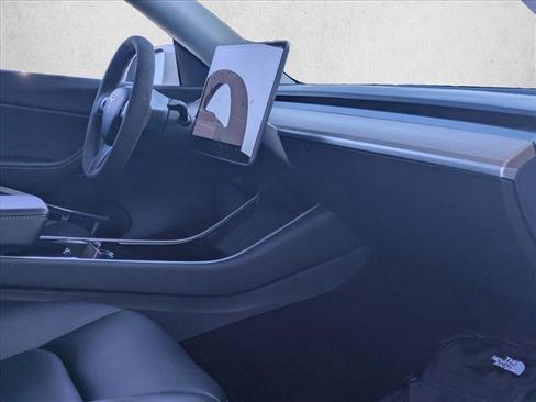 Used 2021 Tesla Model Y Long Range image 25