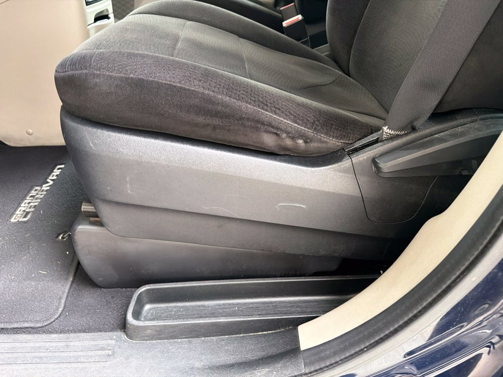 Used 2013 Dodge Grand Caravan SE FWD image 34