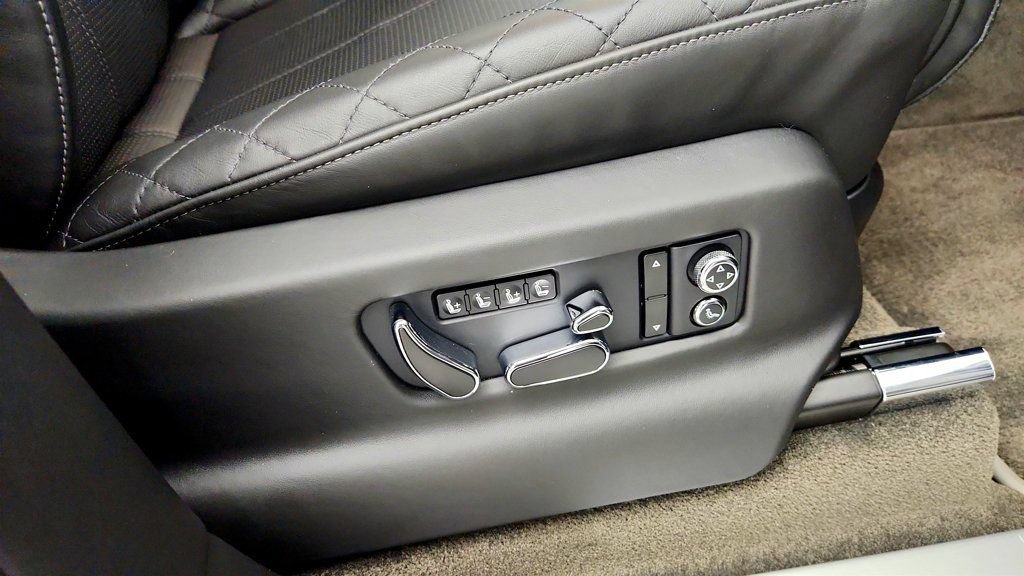 Used 2018 Bentley Bentayga AWD/4WD image 39
