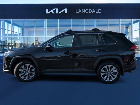 Used 2023 Toyota RAV4 XLE Premium image 10