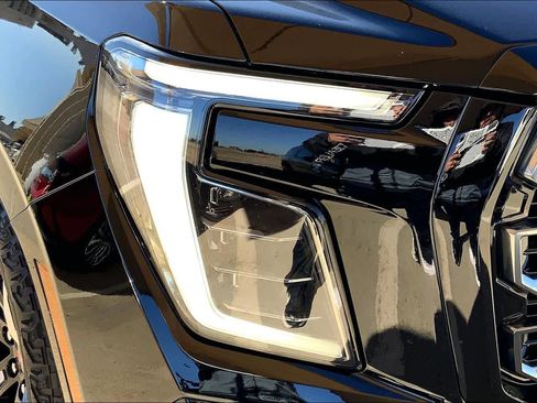 Used 2025 GMC Yukon XL AT4 w/ AT4 Premium Plus Package image 27