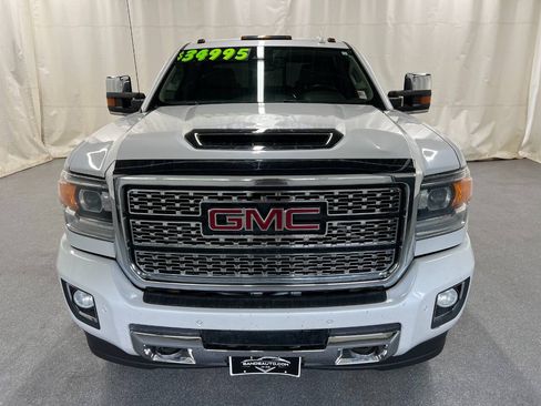 Used 2019 GMC Sierra 2500 Denali w/ Duramax Plus Package AWD/4WD image 2
