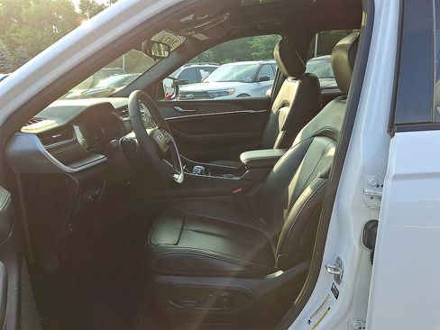 Certified 2024 Jeep Grand Cherokee L Limited AWD/4WD image 24