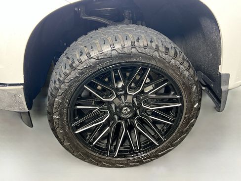 Used 2025 Chevrolet Silverado 1500 LT AWD/4WD image 13