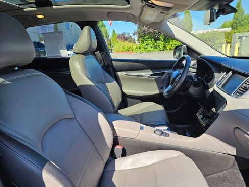 Used 2024 INFINITI QX50 Luxe AWD/4WD image 11