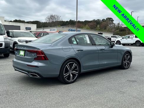 Used 2022 Volvo S60 B5 R-Design image 7