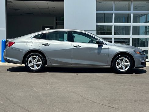 Used 2024 Chevrolet Malibu LT FWD image 3