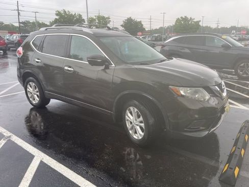 Used 2015 Nissan Rogue SV w/ SV Premium Package AWD/4WD image 2
