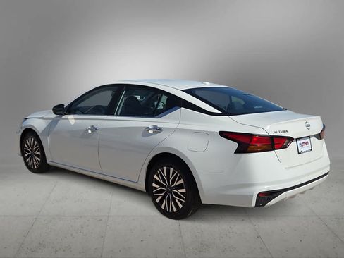 Used 2025 Nissan Altima 2.5 SV FWD image 6