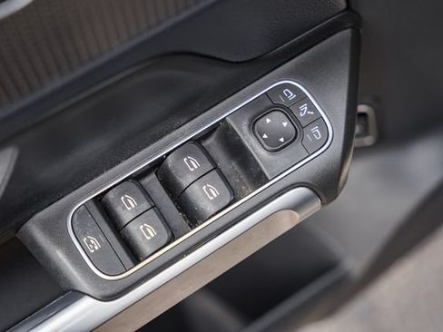 Used 2021 Mercedes-Benz GLB 250 4MATIC image 40
