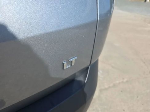 Used 2023 Chevrolet Traverse LT FWD image 12