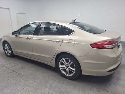 Used 2018 Ford Fusion SE w/ Fusion SE Technology Package FWD image 3