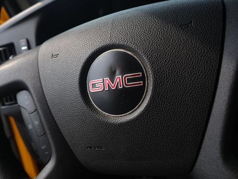 Used 2021 GMC Savana 3500 Extended w/ Power Convenience Package RWD image 18