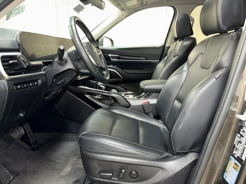 Used 2025 Kia Telluride S AWD/4WD image 14