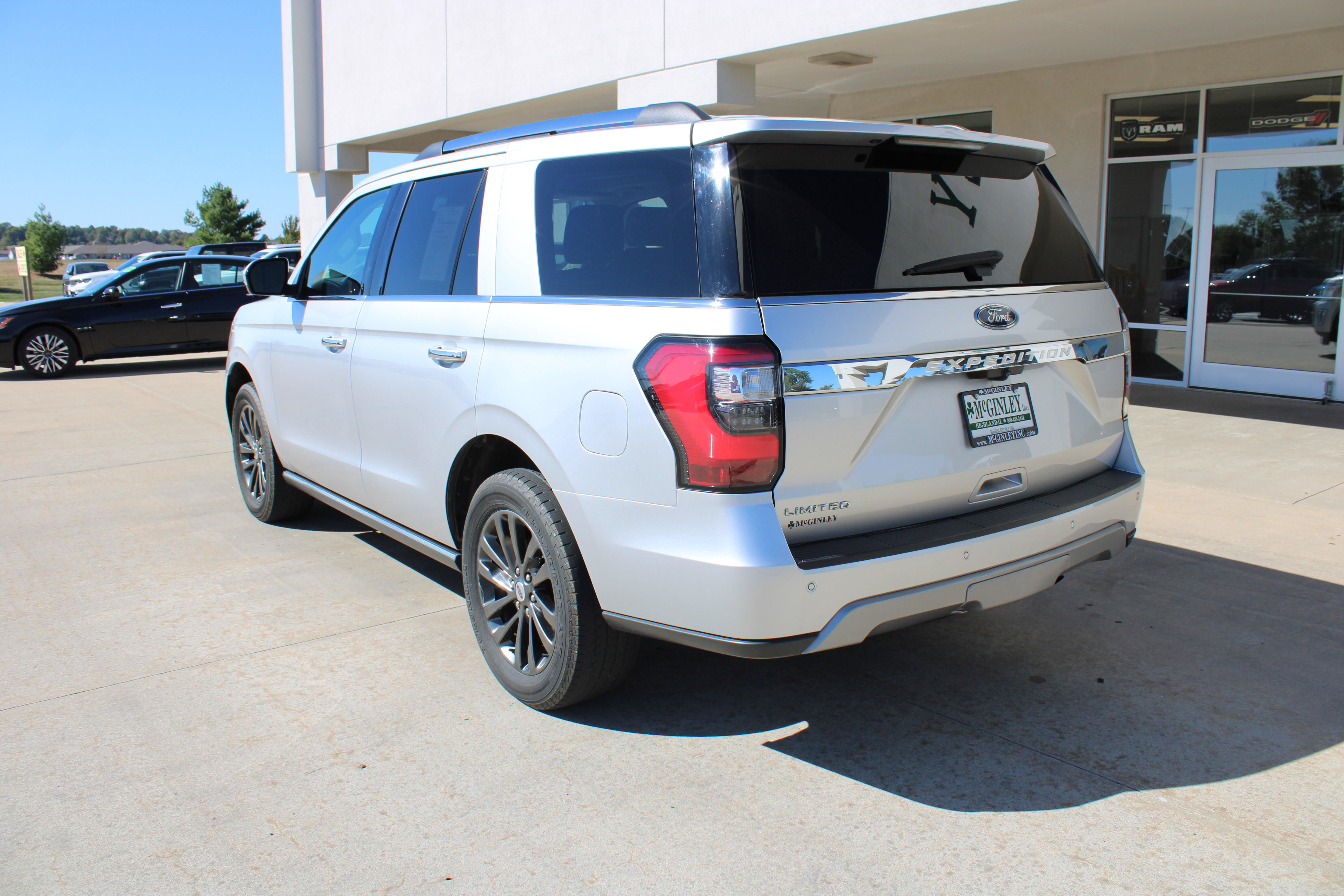 Used 2019 Ford Expedition Limited w/ Equipment Group 301A AWD/4WD image 9