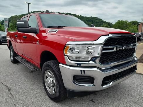 Used 2024 RAM 2500 Tradesman w/ Chrome Appearance Group AWD/4WD image 3