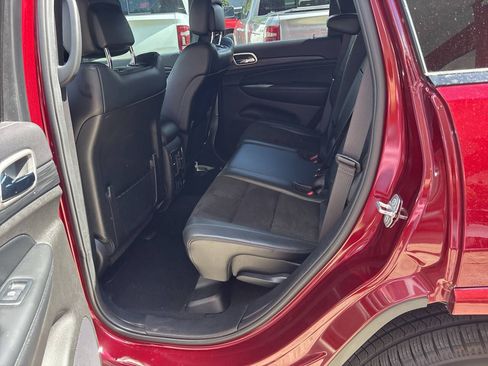 Used 2019 Jeep Grand Cherokee Altitude AWD/4WD image 13