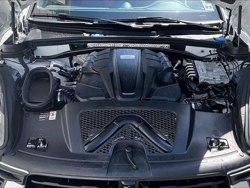 Certified 2025 Porsche Macan S AWD/4WD image 15